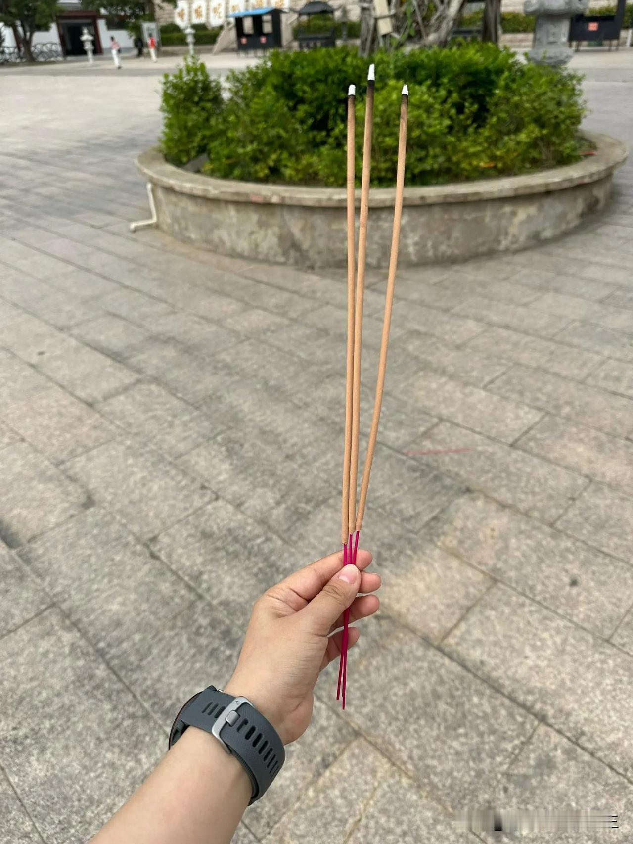 缘分这个东西真的很奇妙
它真是注定的
它是兜兜转转
该遇见的总会相逢
该发生的事