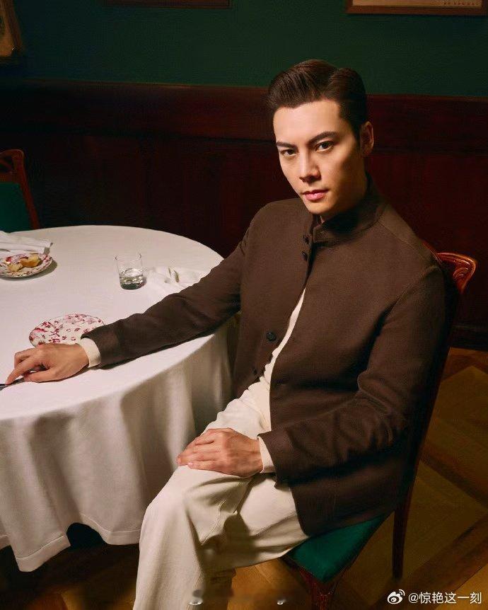 陈伟霆的老钱风更是alpha级别 陈伟霆一出场就是气场本场，步伐稳，眼神狠，举手