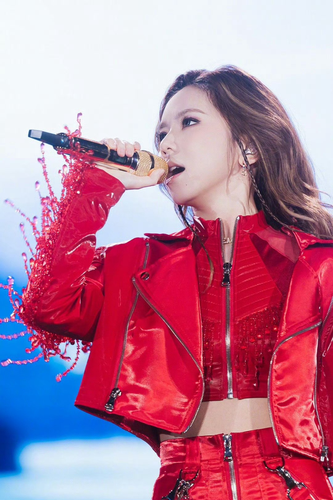 旧事皆过，万象更新！邓紫棋打破单轮主题体育场巡演纪录，实至名归！解解辛苦啦！好好