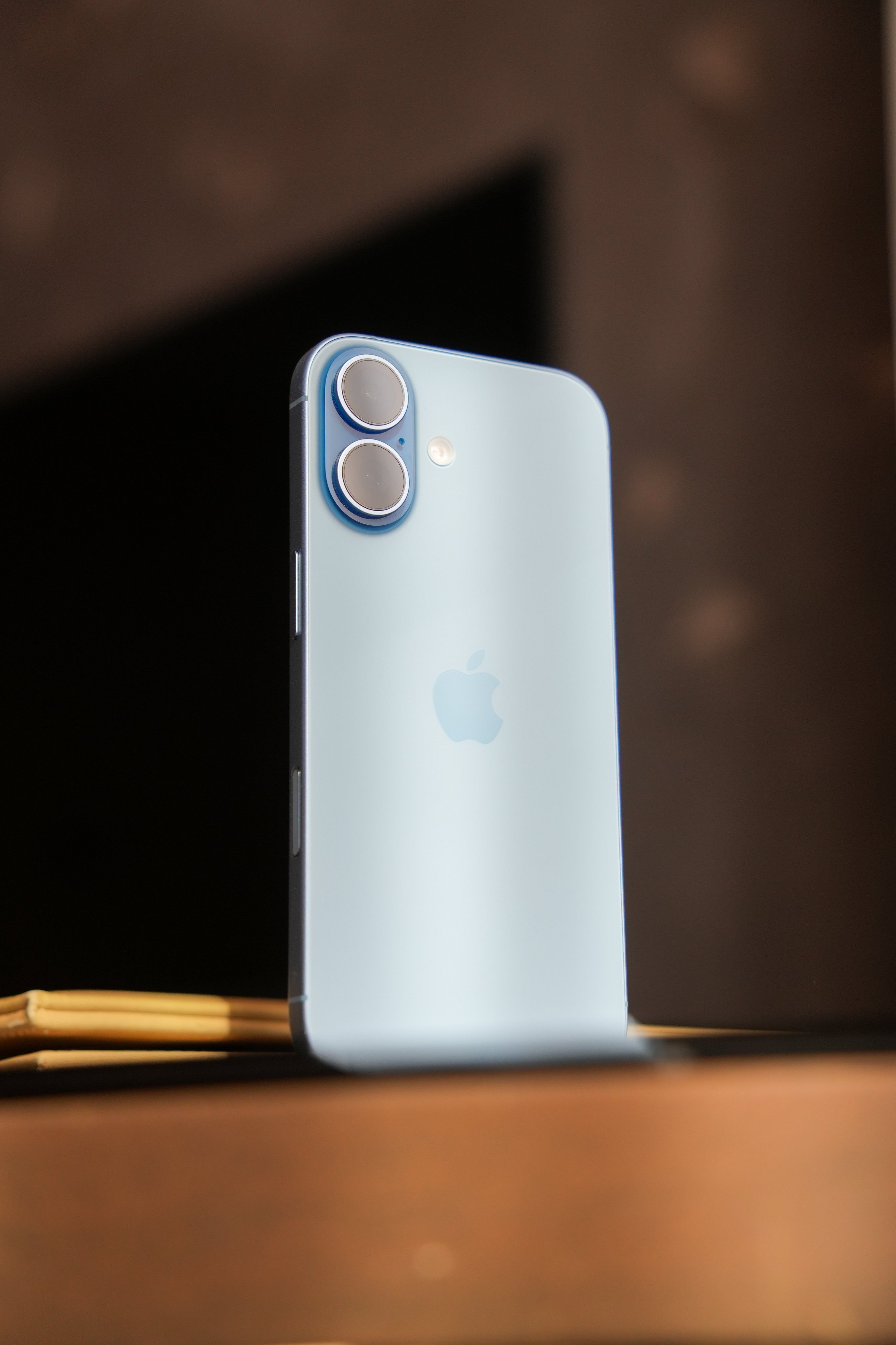 iPhone17或成史上最长寿苹果手机首先，iPhone 17可能是史上两次以新