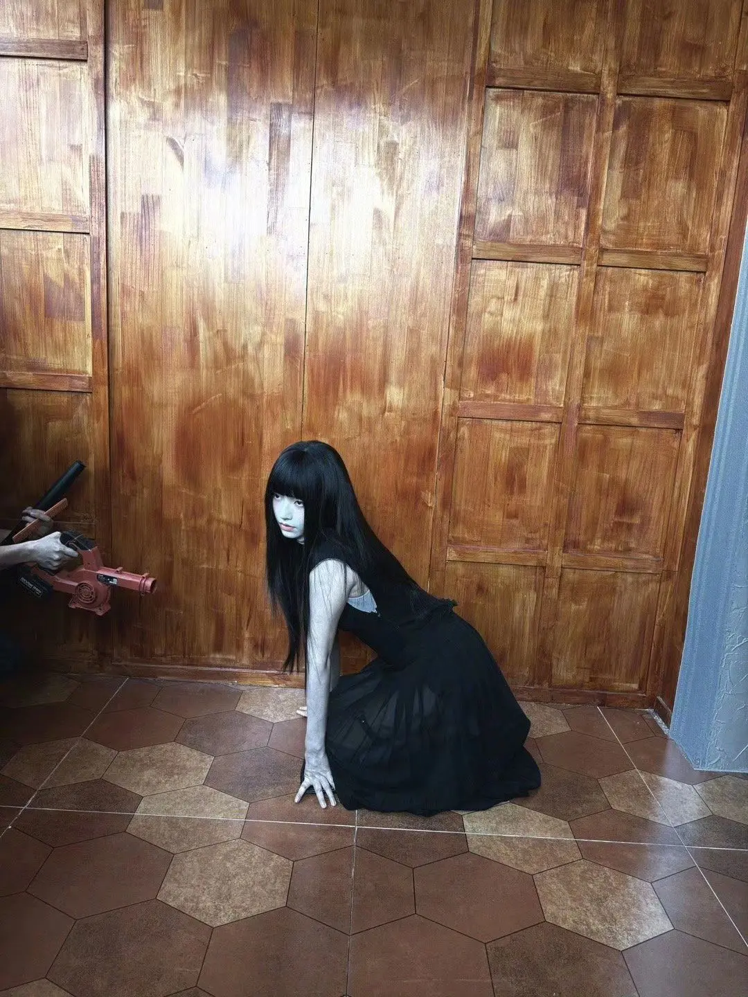 女鬼。