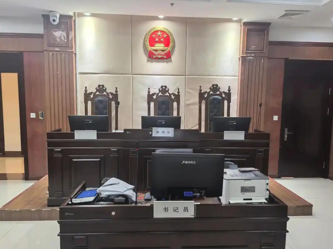 上海浦东，一男子发现妻子和其上司有染长达5年，男子不忍其辱，和妻子把婚离了，没想