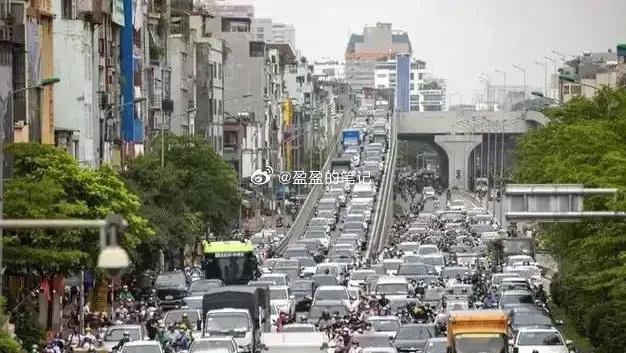 我简单算一笔账，越南人口有1个亿，2023年的人均GDP为4346.768美元。