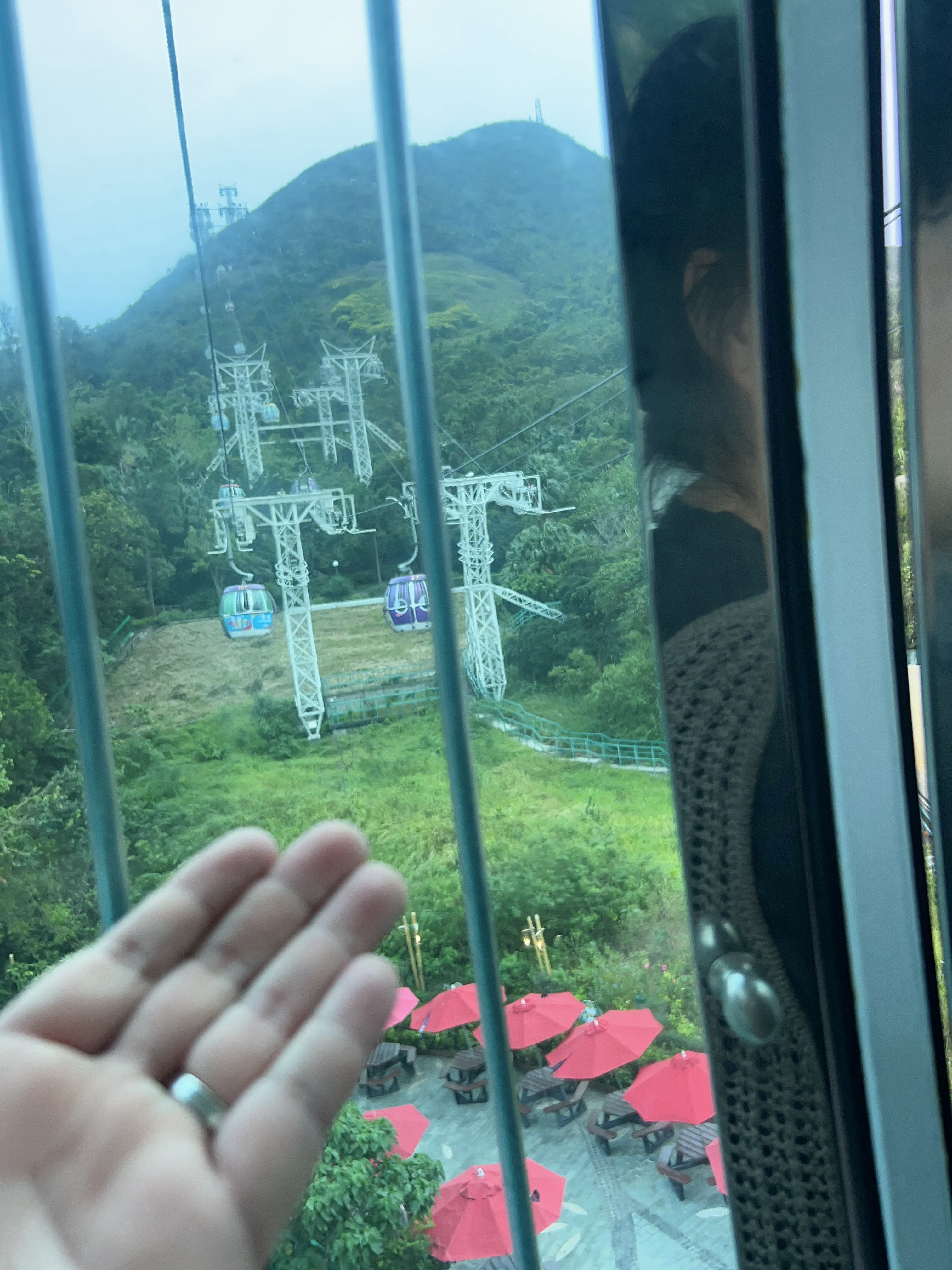 很多人接不住真诚这种频率，一旦感受到真诚，他们反而滋生了傲慢和贪婪。心理学上认为