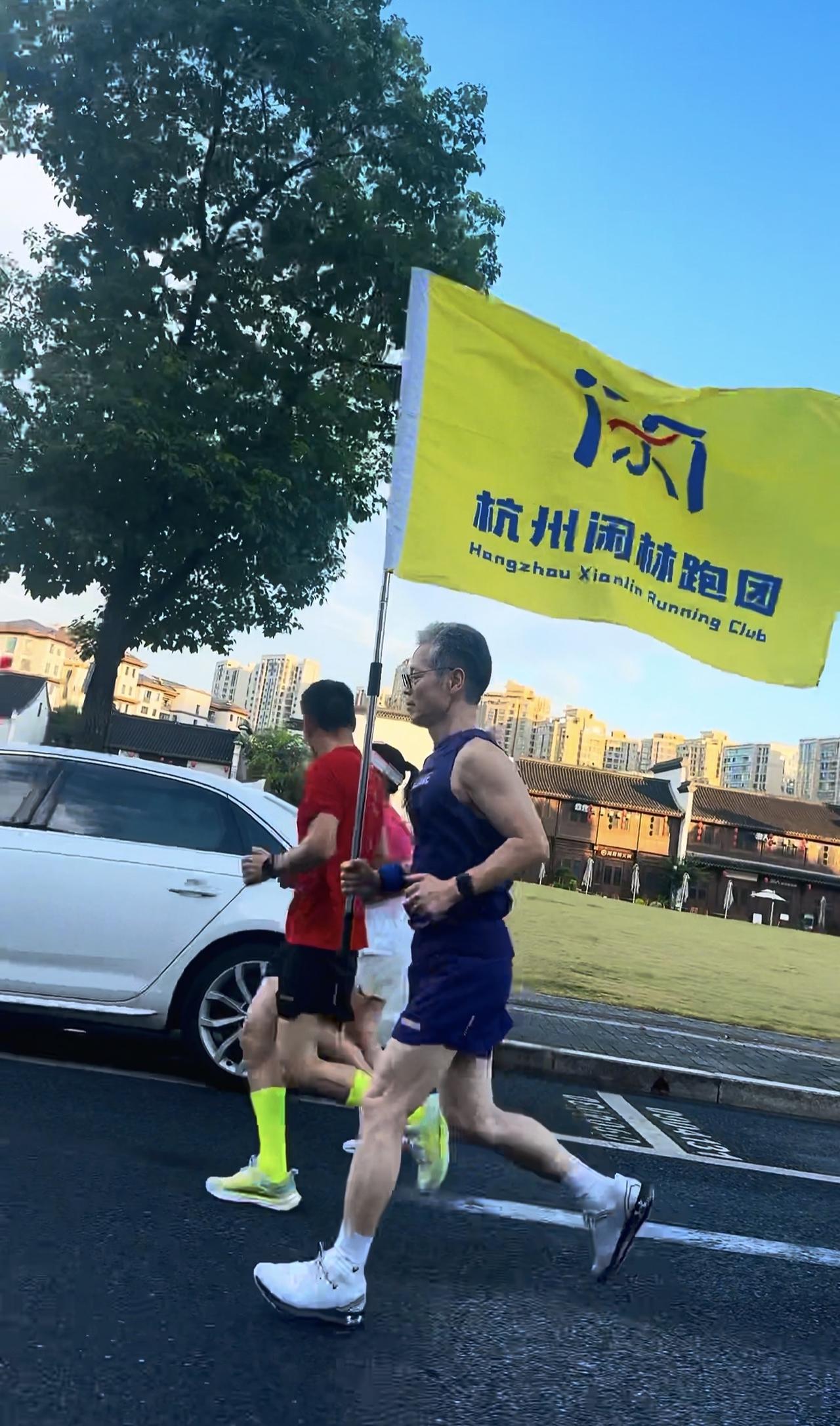 请记住运动最核心的底层逻辑：运动本质是提升自身代谢，从来不是表演给旁人观赏。
想
