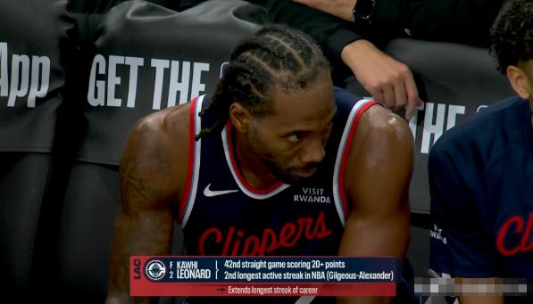 快船超级球星伦纳德真是强的吓人！在今天快船主场迎战尼克斯的焦点战中，目前双方半场