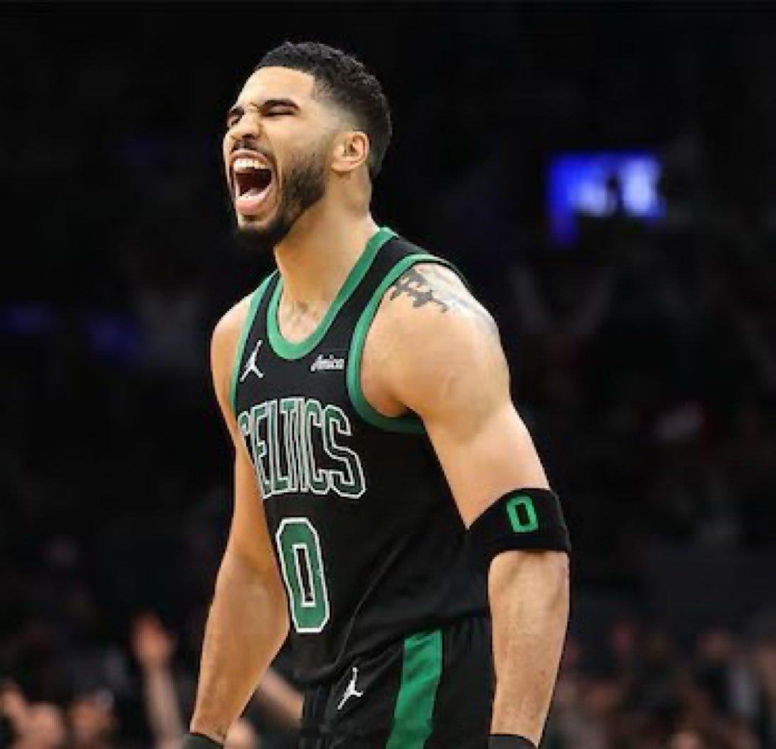 据Shams报道，杰森·塔图姆已经开始与教练进行5对5的对抗训练。 