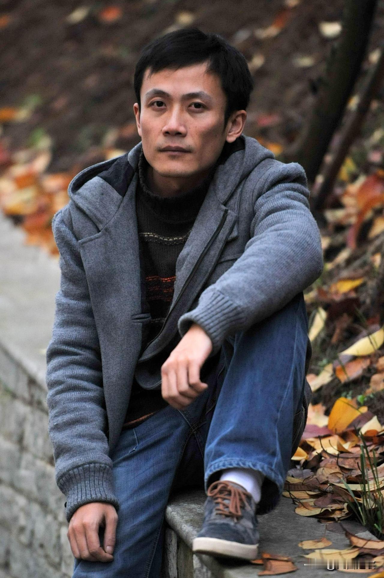 2006年，一男子为凤凰传奇写了一首歌。没想到一听完小样，玲花就把它扔了：“这也