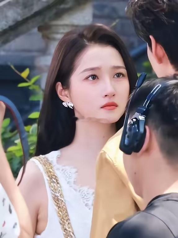 内娱出了一个可怕的演员，关晓彤，不是说她的演技，也不是说她的颜值，而是她称得上演