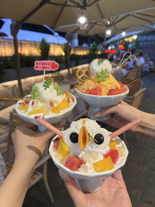 被三棵树挡住了的神级烧烤刨冰🍧