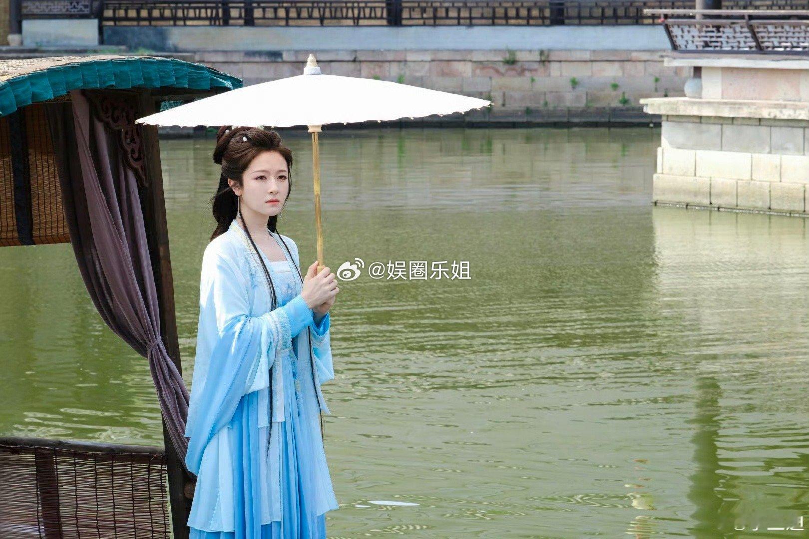 李兰迪不止是瘦了，这次在朝雪录中的体态、台词都进步很大，看得出来，是非常用心对待