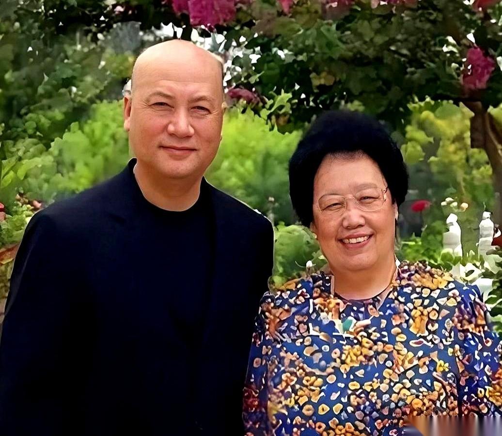 陈丽华“去世”的消息刚一传开，连口气都还没喘匀，几百亿遗产的算盘珠子，就已经被人