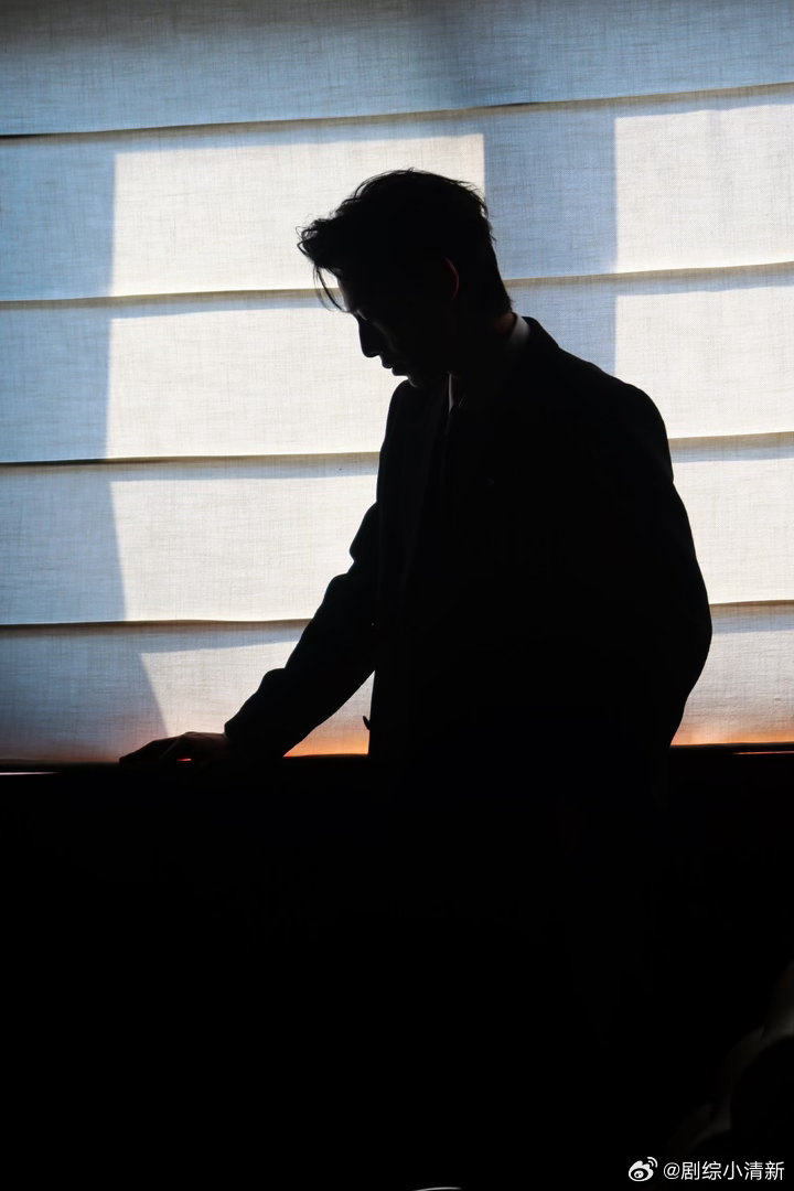 辛云来 上海是我梦开始的地方 站在品质盛典的舞台上，辛云来接过了年度品质号召力剧