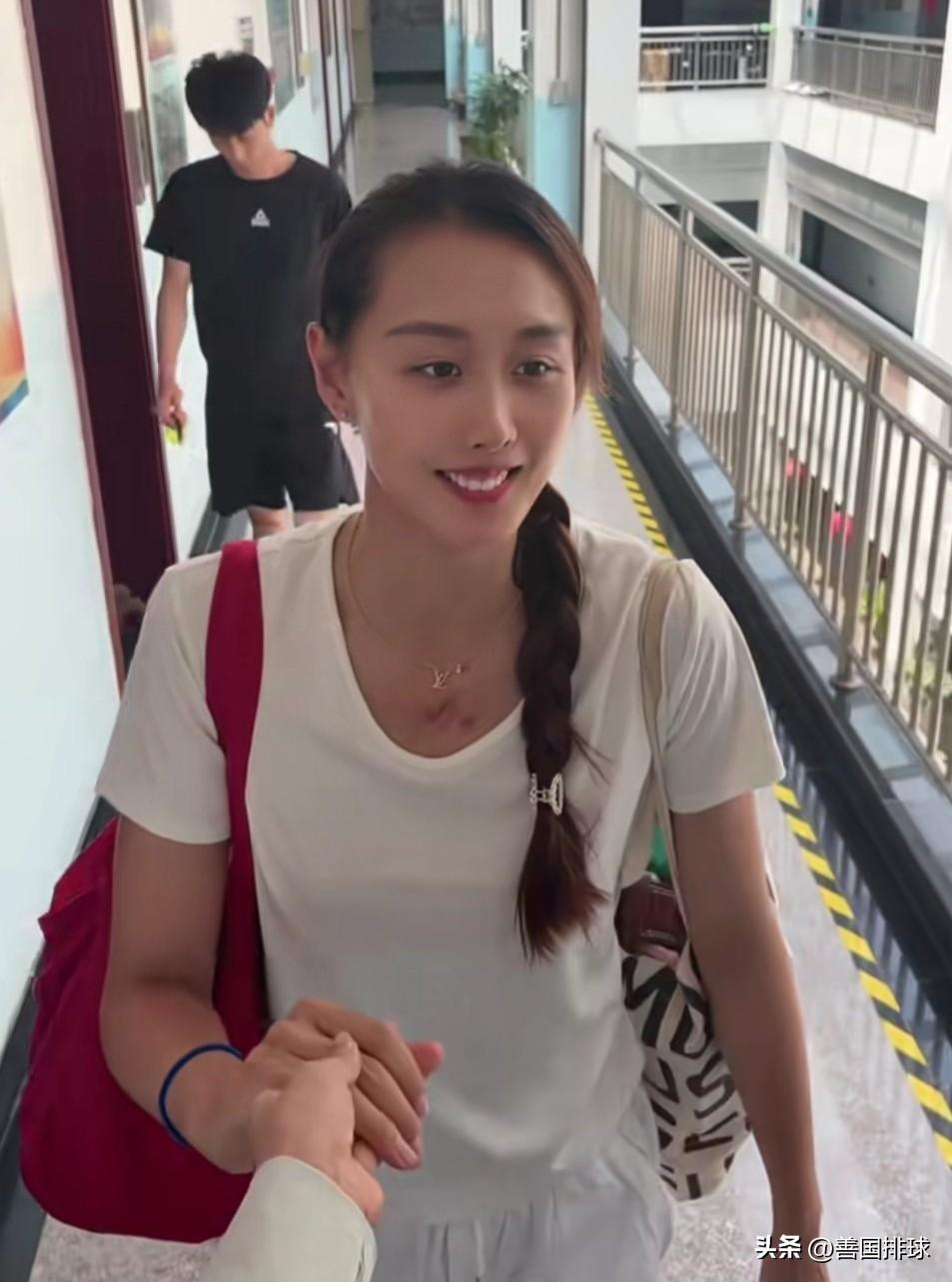 山东女排杨涵玉出发阿塞拜疆，到图兰俱乐部报到，正式开启首次留洋之旅。9月份全锦赛