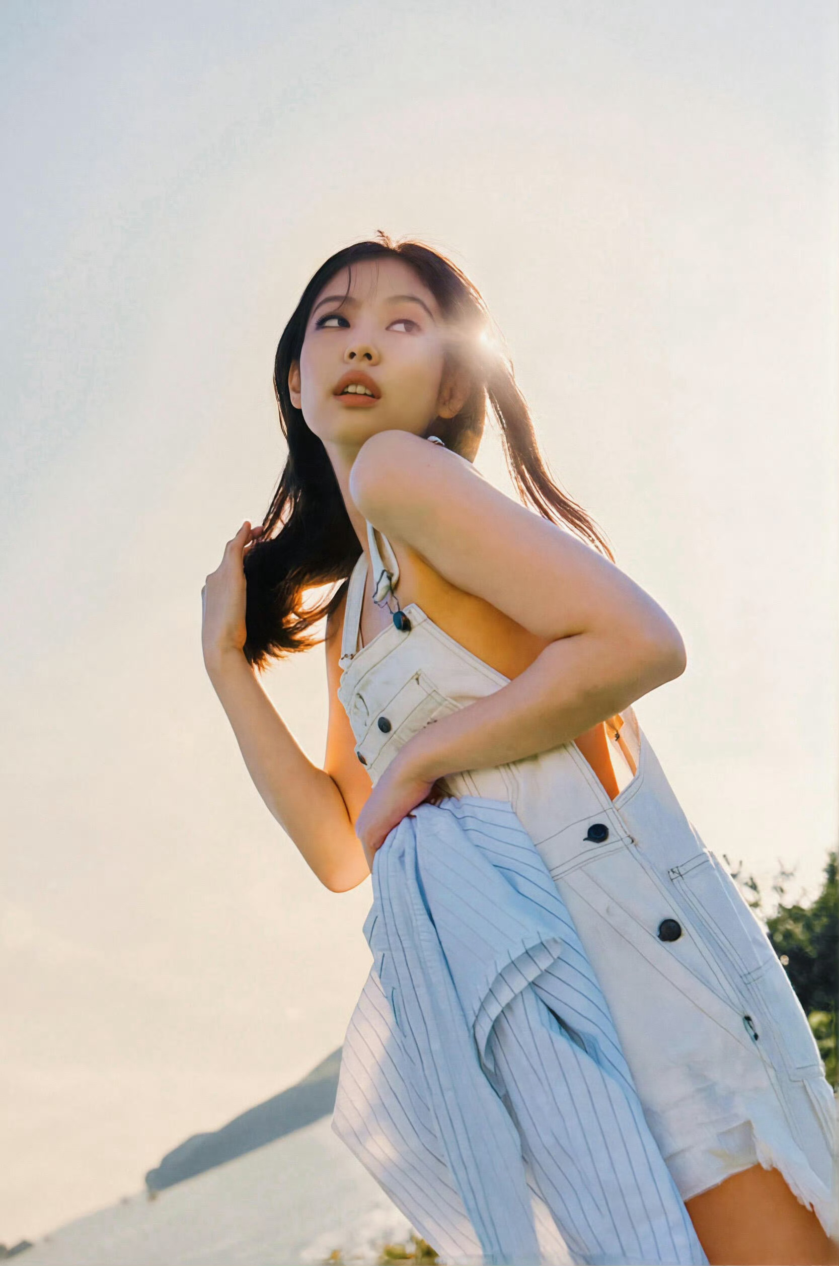 Jennie这样穿牛仔背带裤会不会磨得慌?