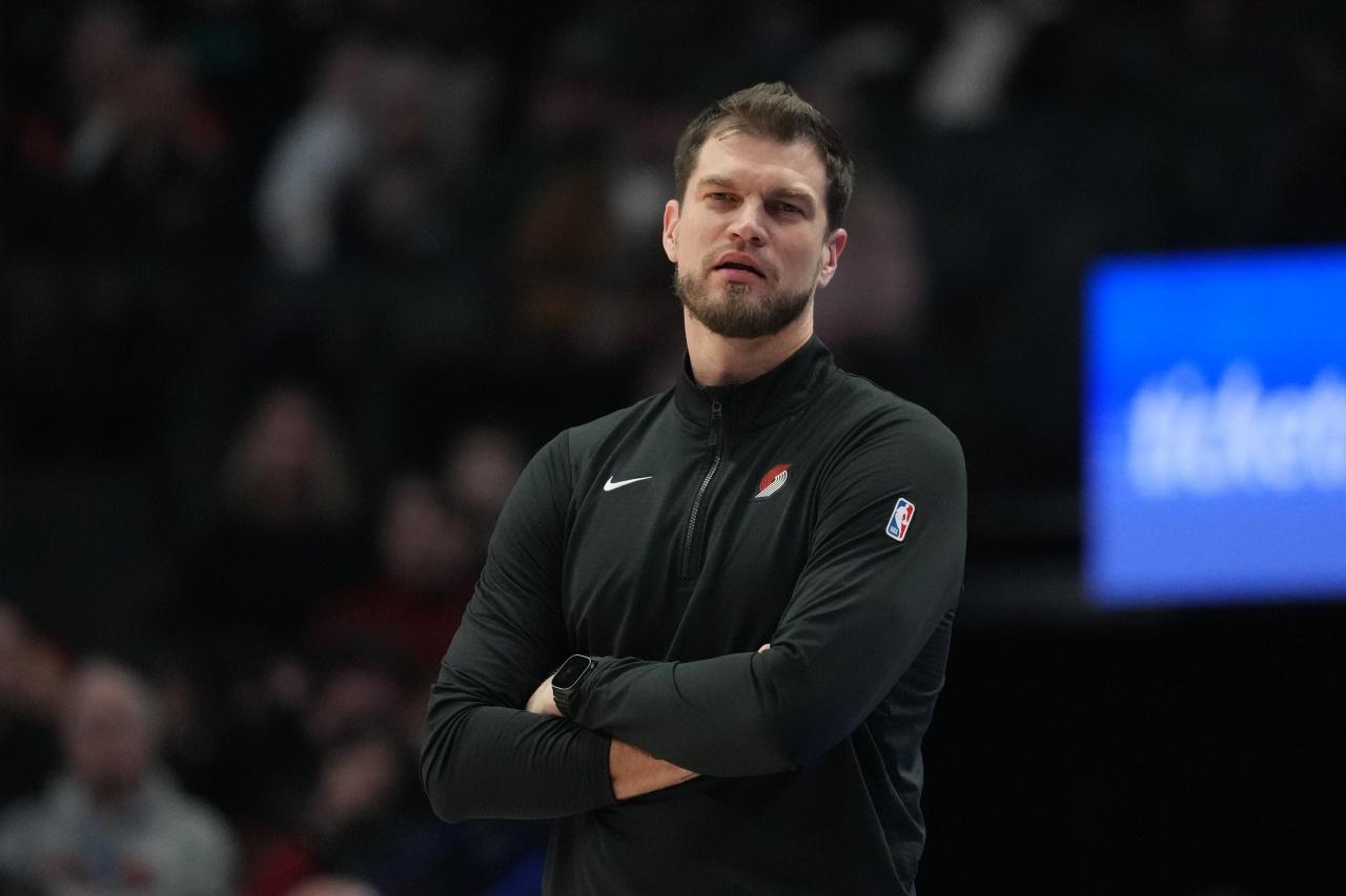 勇士给科尔2000万，开拓者只给斯普利特100万！

NBA主教练的薪资差距和球