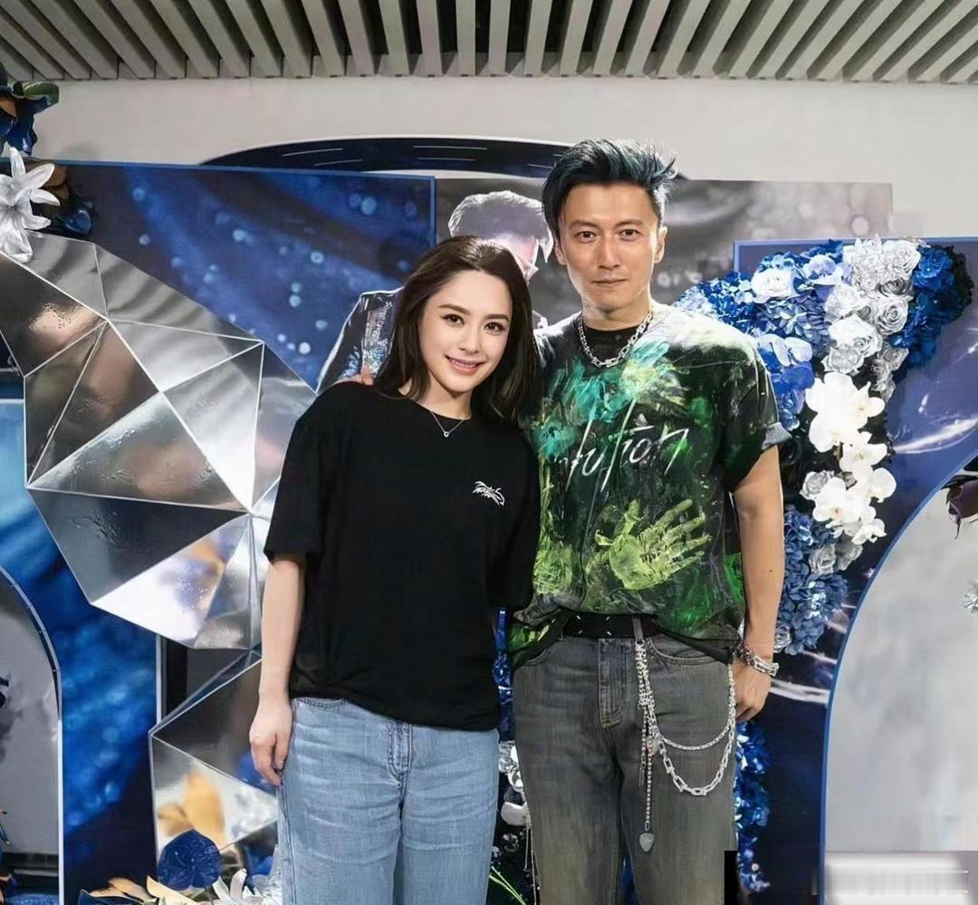 感觉谢霆锋有点紧张了。 ​​​