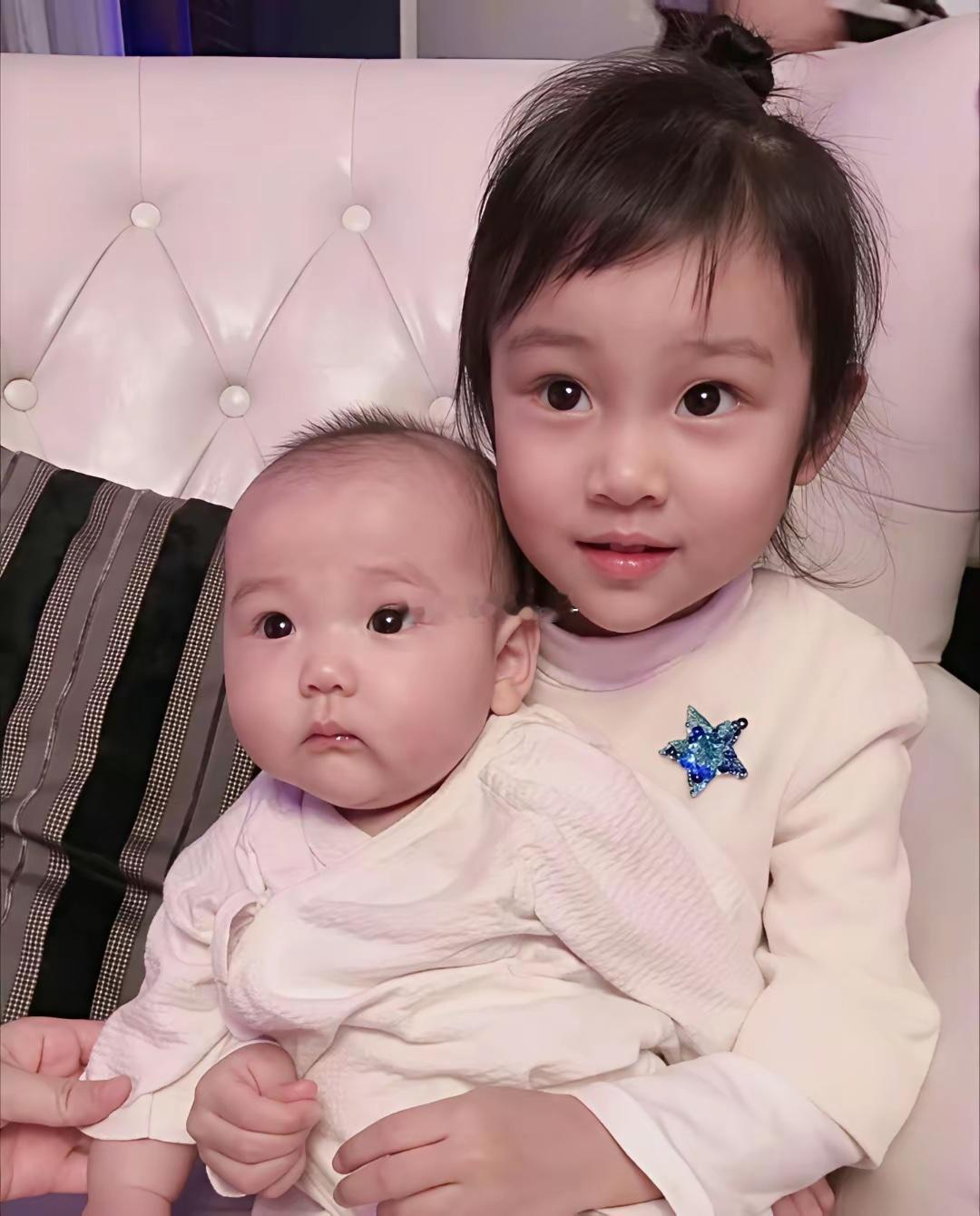 原来甜馨和小酒窝这么早就认识了 