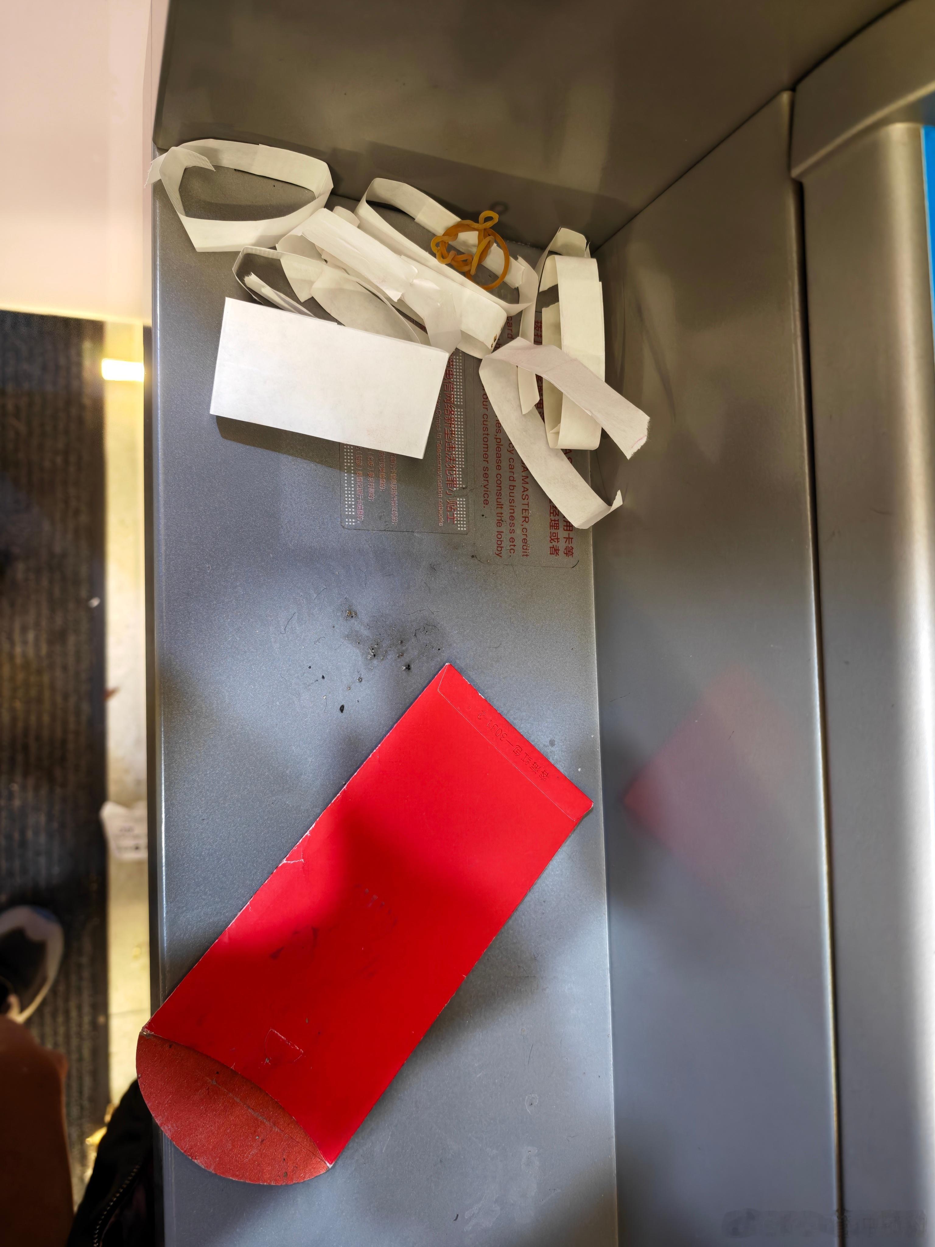 你看到了什么问题？细节多重要给一个垃圾桶也许好点这大过节的现金流通有点多 