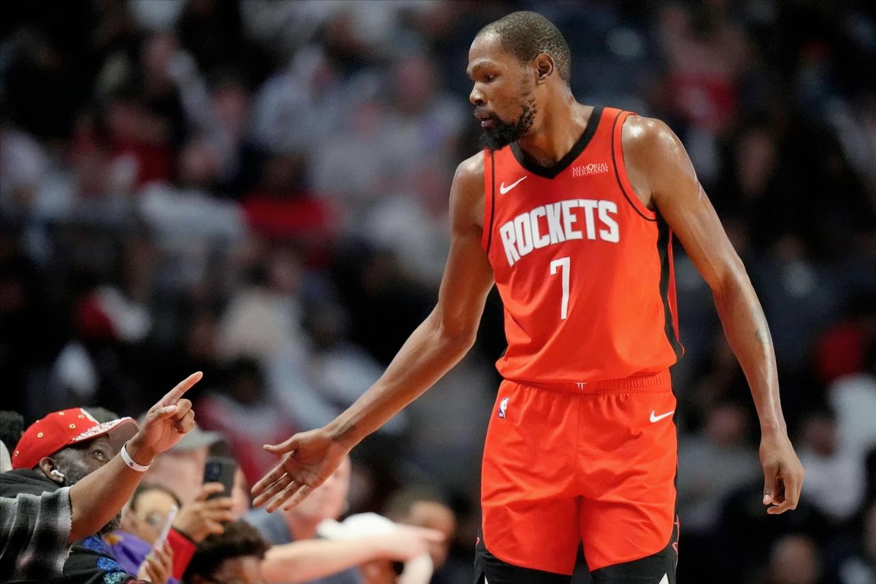 火箭与雷霆的对决堪称荡气回肠，双方鏖战双加时后，火箭以 1 分之差憾负对手。杜兰