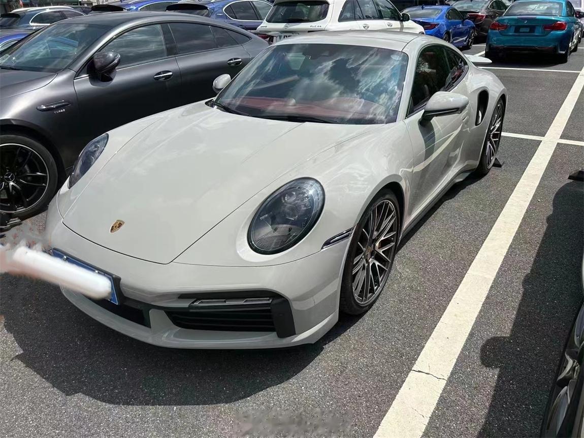 保时捷 911 Turbo S 哑灰/红内 准新车[酷]去年3月上牌，9300公