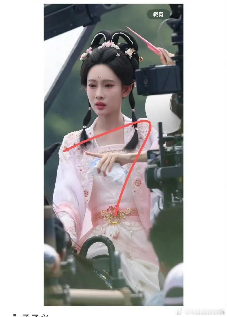 孟子义这个小辫子造型不太适合她 ​​​