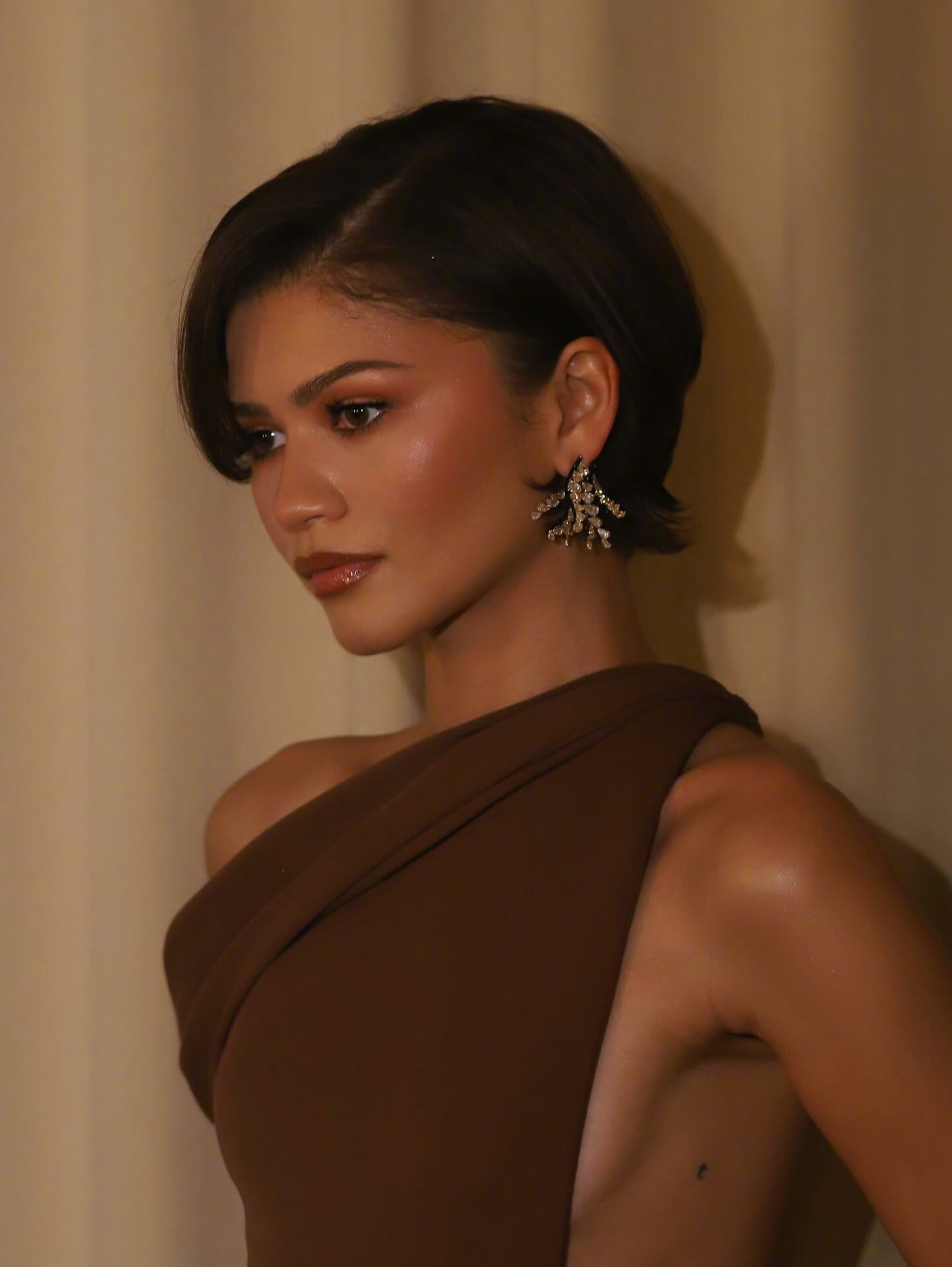 Zendaya “赞姐”昨天奥斯卡虽未走红毯，但作为颁奖嘉宾这身Louis Vu