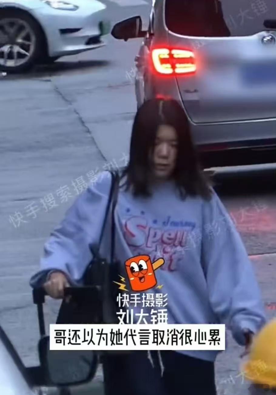 #杨笠抽烟#抽烟正常啊！谁规定不能抽烟，来看杨笠脱口秀吧[笑cry][笑cry]