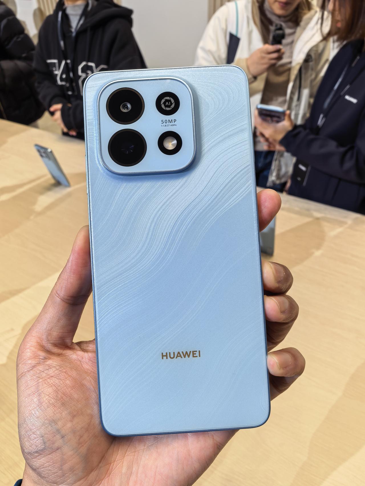 华为千元机全面回归，麒麟8系芯片+鸿蒙6系统，软硬深度协同，全新畅享90系列一口