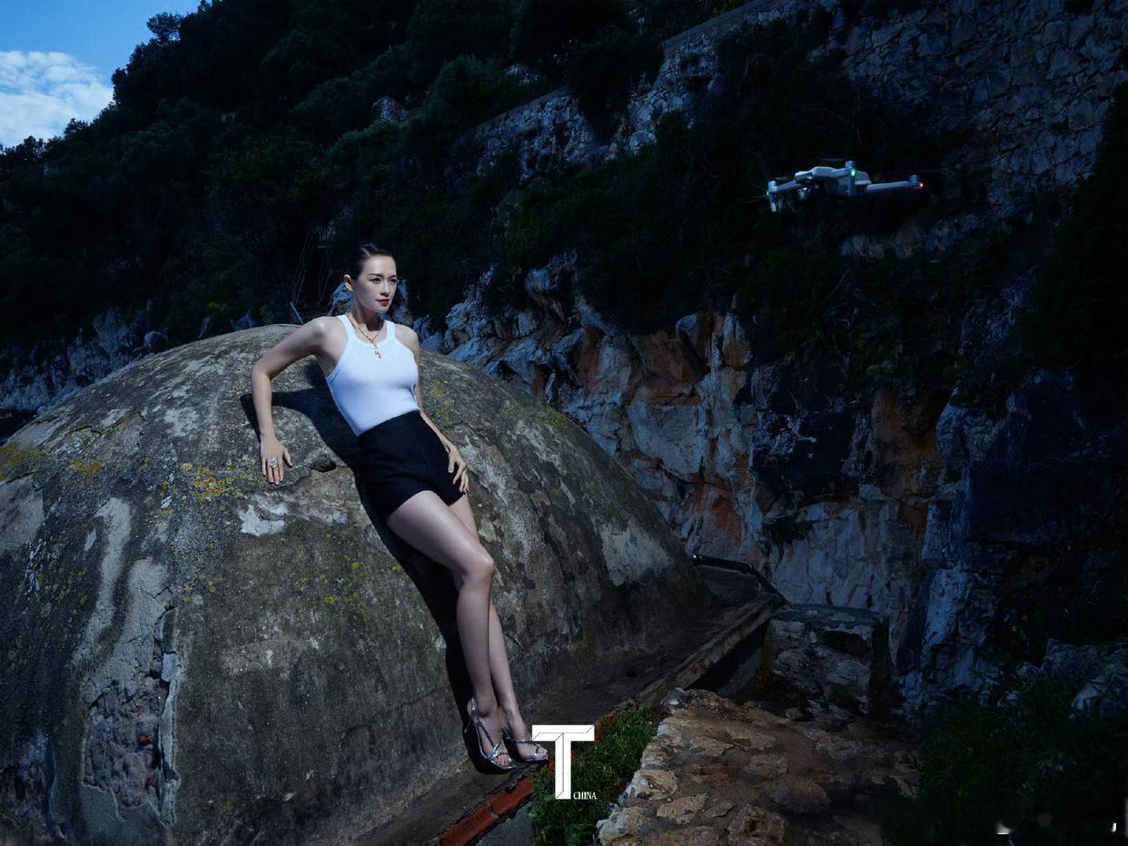 刘亦菲章子怡撞造型，同款造型穿出不同风格，谁的演绎更出色？ ​​​