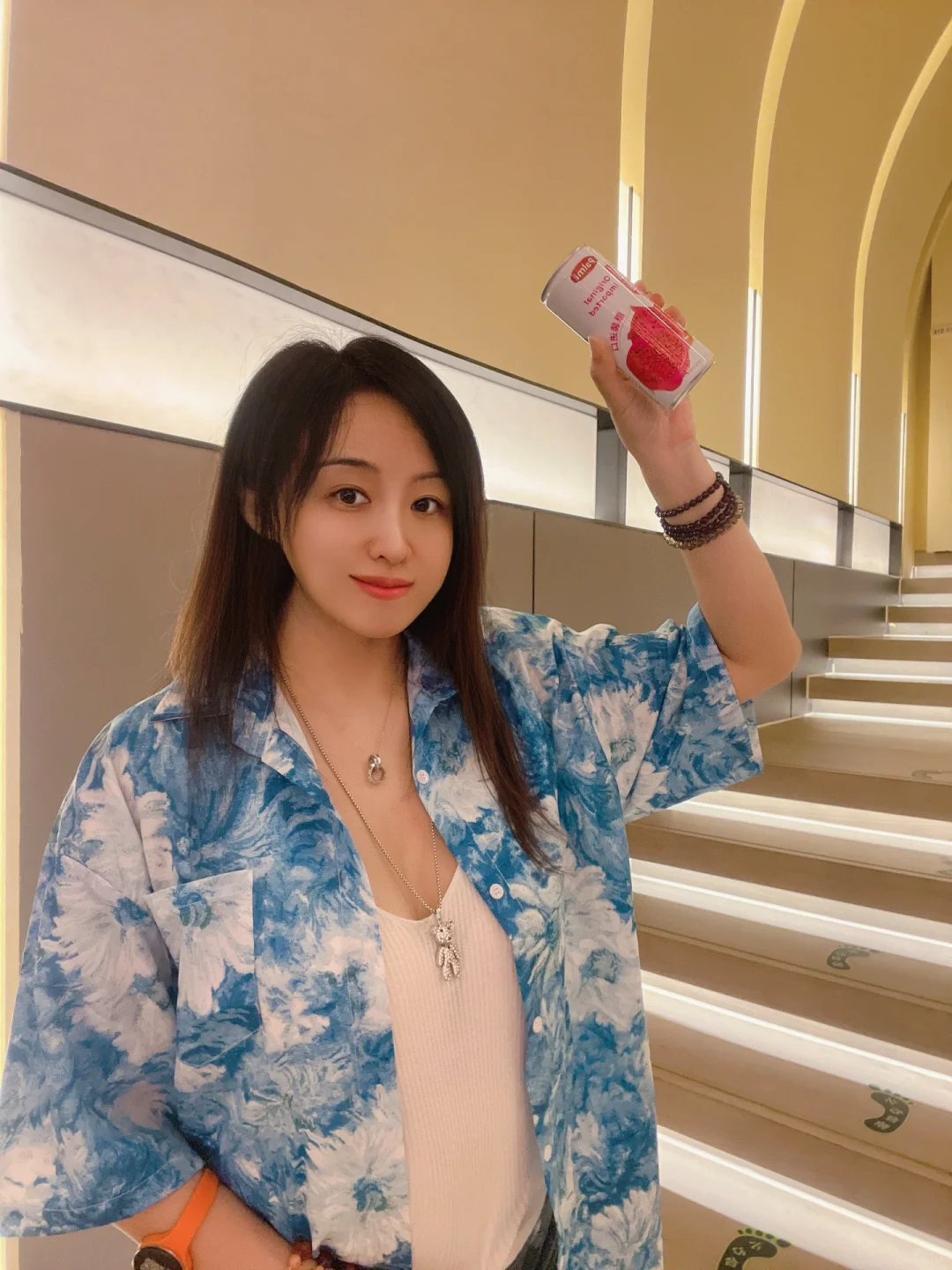 来海德畅吃小龙虾，《黑神话悟空》嗨玩一整天