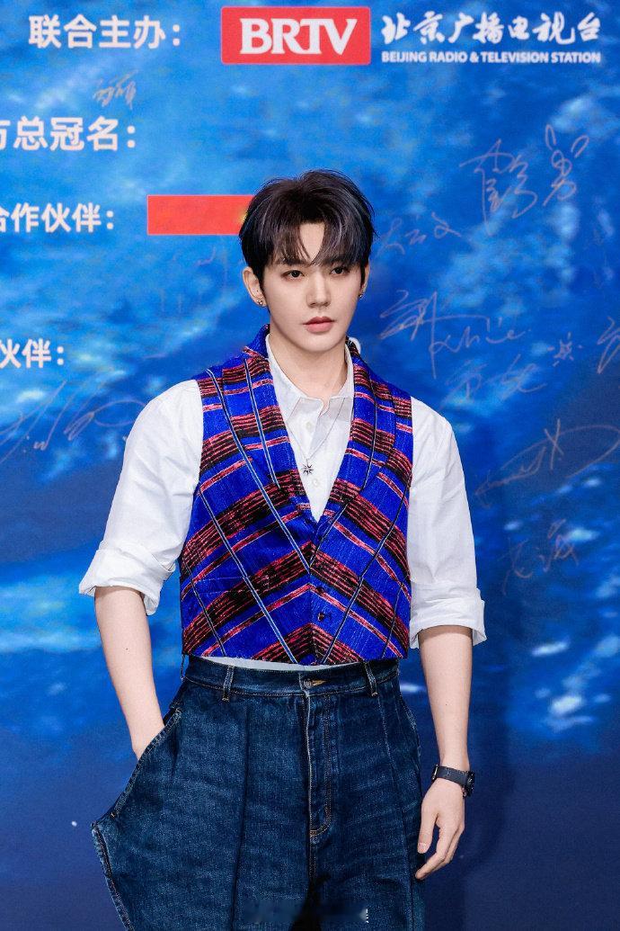 微博之夜上星播出 2025微博之夜即将上星播出，这场星光熠熠的年度盛典即将登陆电