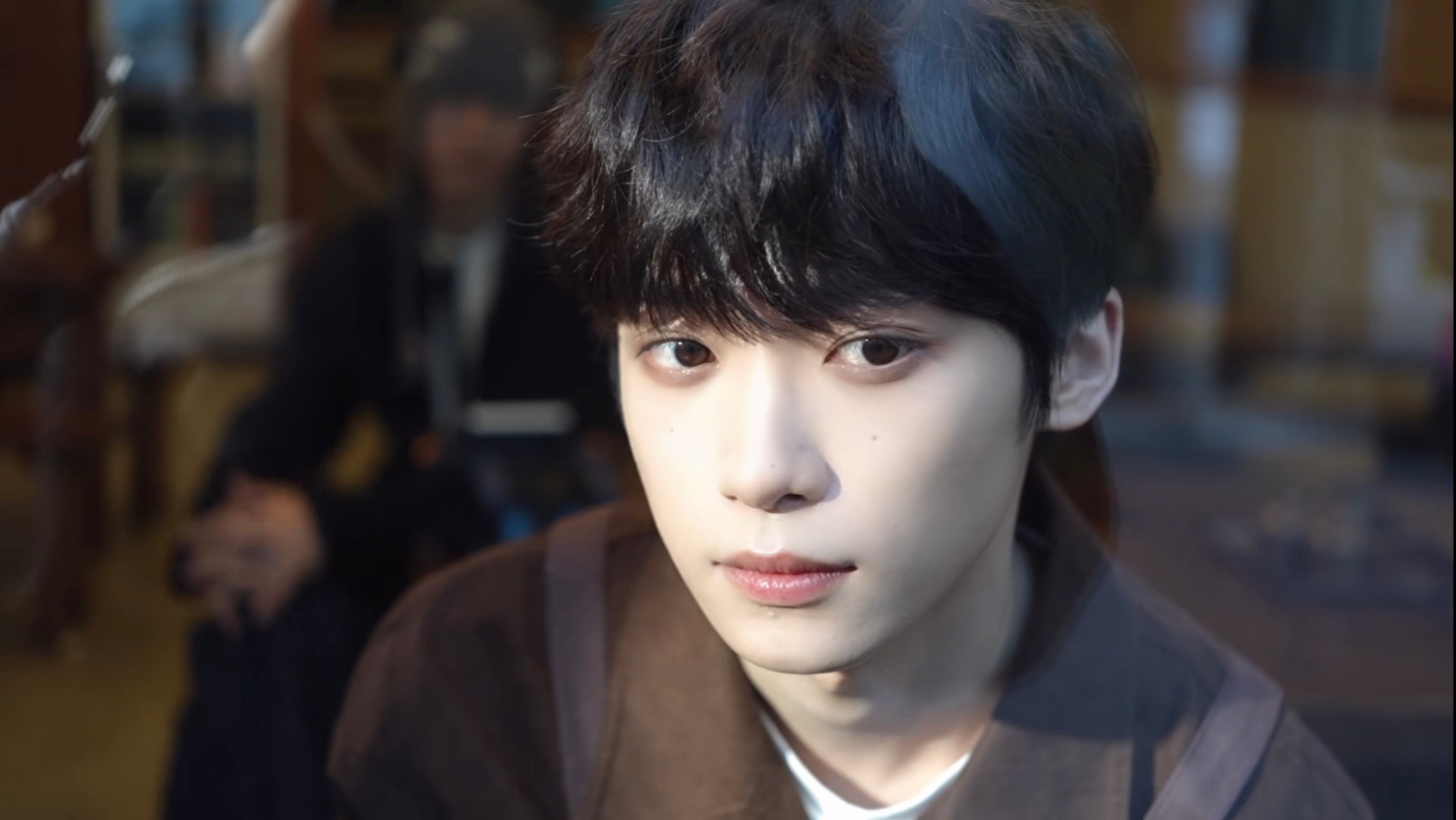 意气风发的少年啊好伟大的一张脸（难道是小黎明的mv）