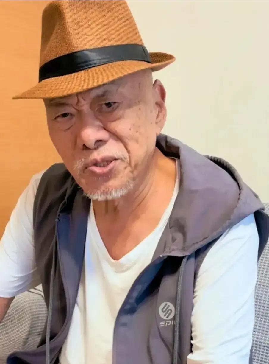 凌峰把24所希望小学盖在了大陆，却把自己晚年最后十多年的起居，交给了小他31岁的