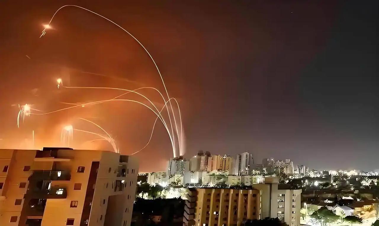 9月20号凌晨，莫斯科上空警报响成一片。

乌克兰自杀式无人机群扑过来，卡波特尼