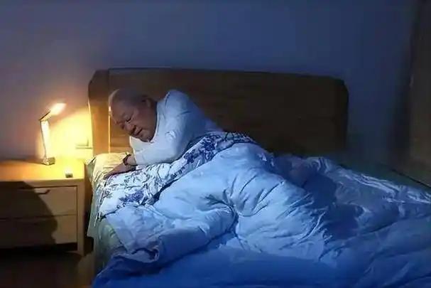 “光听着就疼！” 浙江杭州，49 岁男子和妻子亲热时动作过猛，突然听见 “啪” 
