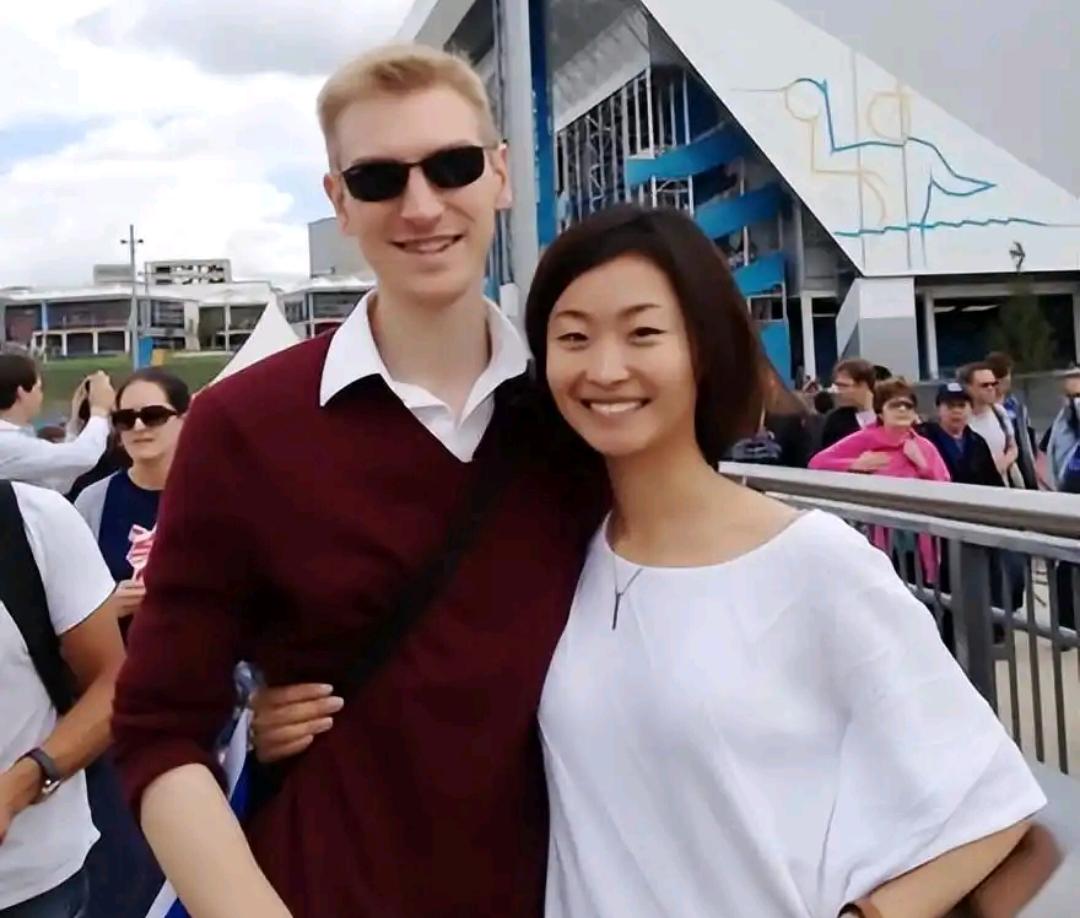 敬一丹与丈夫王梓木的女儿王尔晴在国内读完高中后就去了英国帝国理工大学读了本科和硕