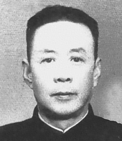 1939年，国军中将陈铁在宴席上与彭德怀共饮，他的夫人温馨叮嘱彭德怀：走路时要多