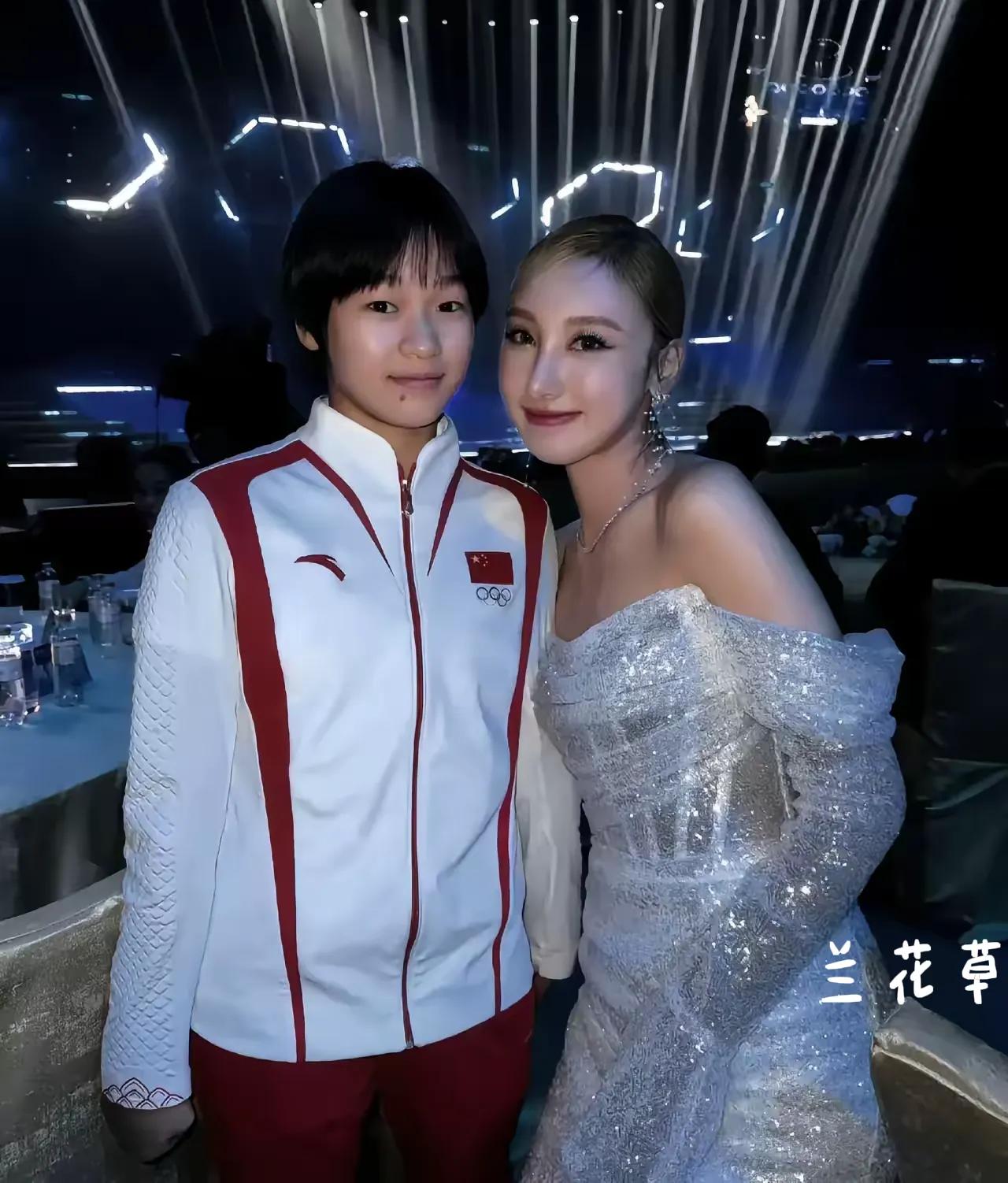 原生态和非原生态的比较，自然真实不做作的婵宝更胜一筹。这是理所当然的事。
穿着国