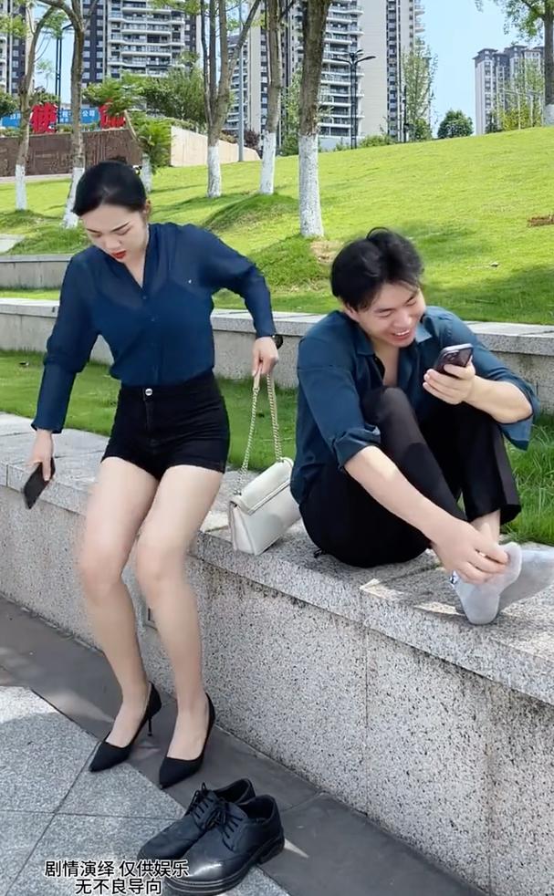 疼死了。