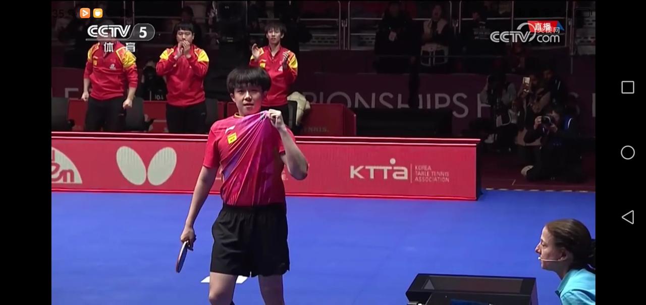 历时三个半小时，中国乒乓男团3：2逆转战胜韩国队，挺进决赛。
本场比赛中国打得异