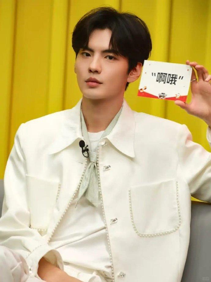 李佳琦双十一OFFER爆款来袭对于带货达人李佳琦来说也是相当的给力！而且此次也是