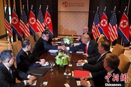 特朗普2026年8月24日在社交平台“真实社交”接连发布三张与金正恩的合影，是其