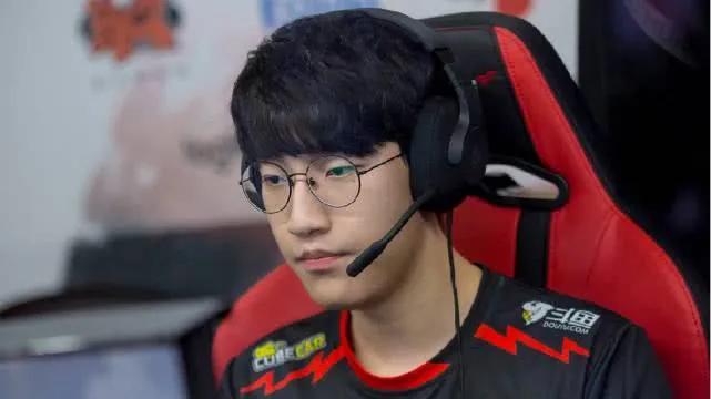 如果Tarzan还在，LNG现在何至于只拿到2-4的惨淡成绩？

看了今天跟FP