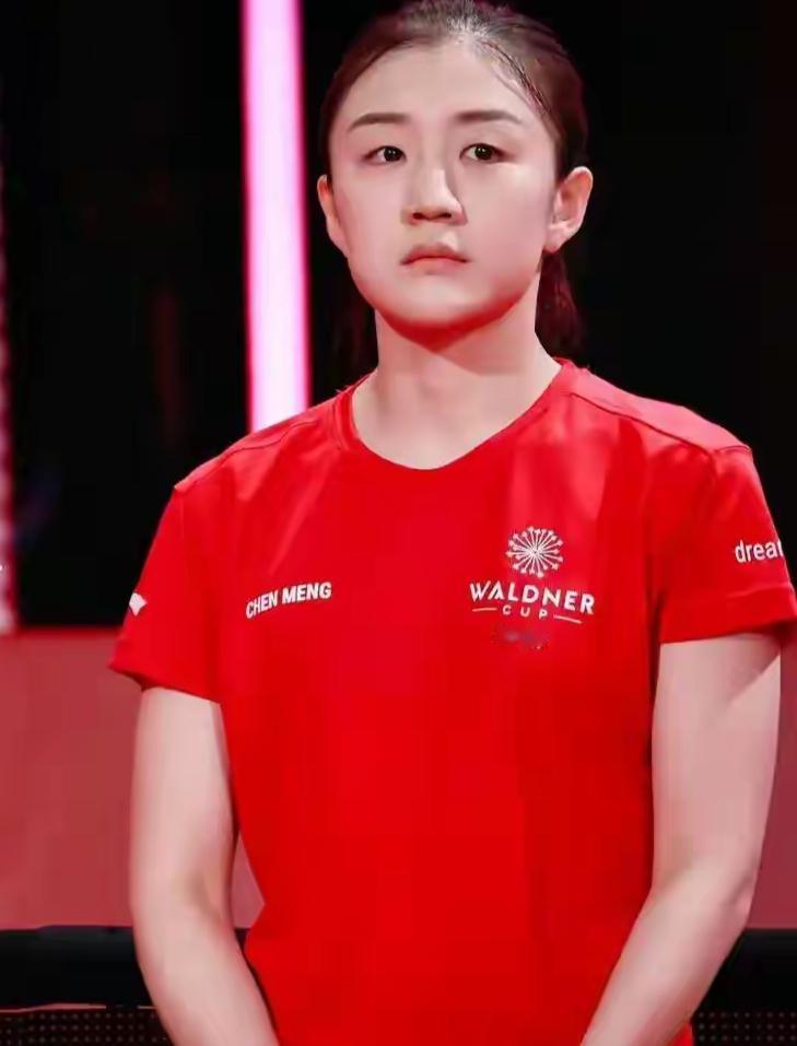 近日山东官方传来喜讯，乒乓球名将陈梦正式迎来全新身份。

尽管她还差一座世乒赛女
