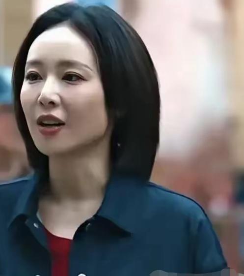 这是咱们家大嫂高叶啊，怎么变这样了。脸盘子胀鼓鼓的，轮廓都没有了，五官也不精致立