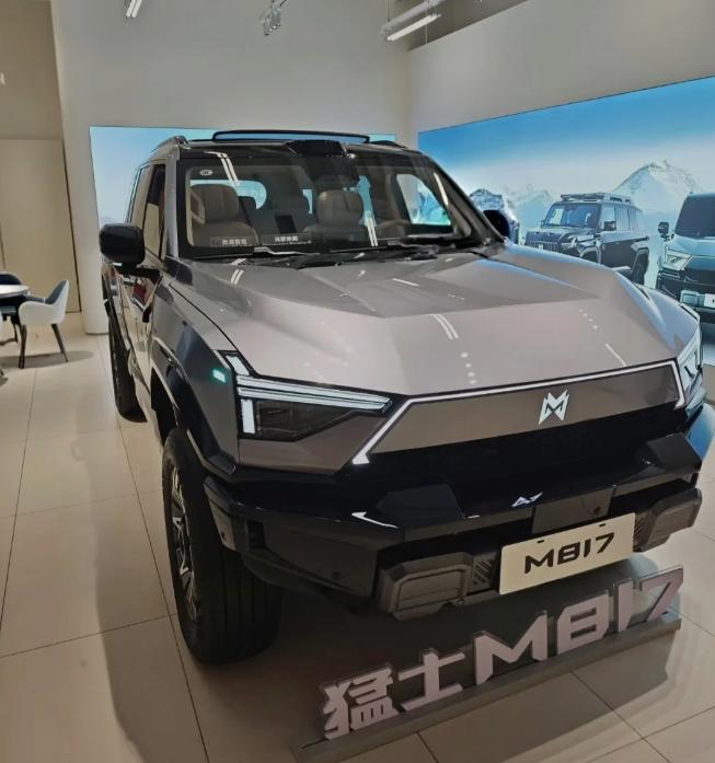 猛士携手华为乾崑发布智能越野黑科技。首搭896线激光雷达，磐石底盘2.0升级悬架