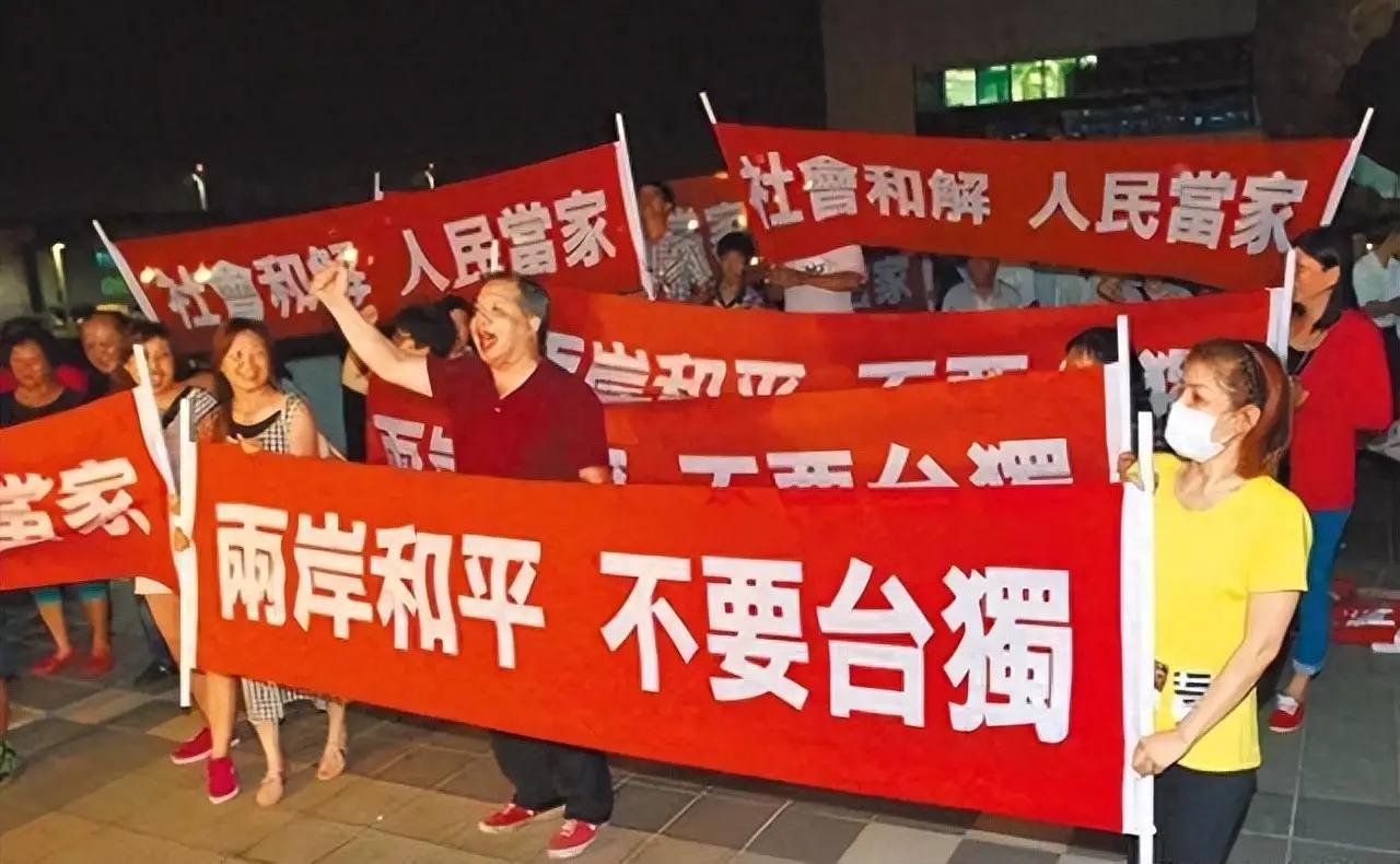 眼下中国面前摆着三道坎，而且个个都掐着表、在倒计时：第一，台湾问题不能再拖，统一