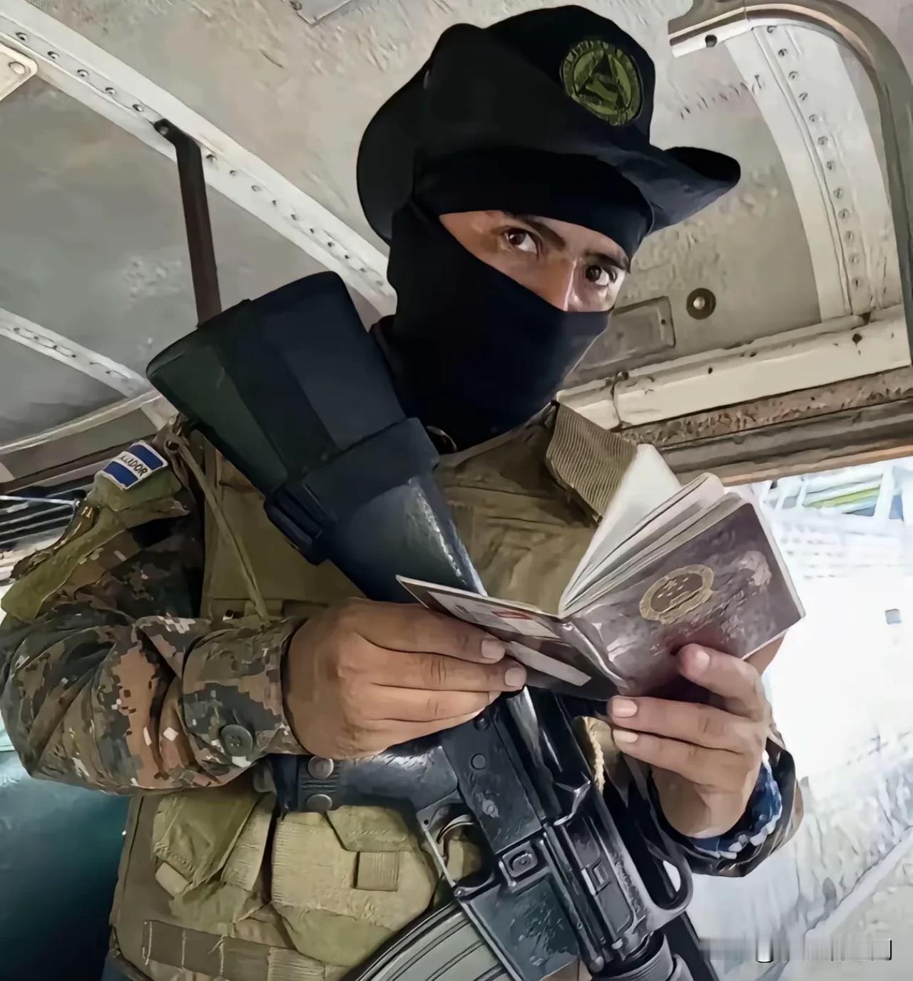 为什么每次出国，别人海关一看到中国的护照都两眼放光[微笑]，是因为我们的实力太强