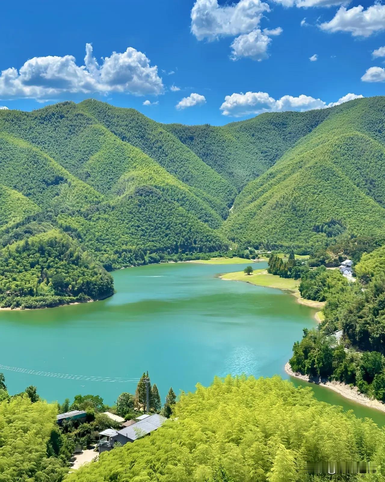 一段非常有道理的话：
“如果你五六十岁了，不要和八九十岁的老人长期住在一起，哪怕